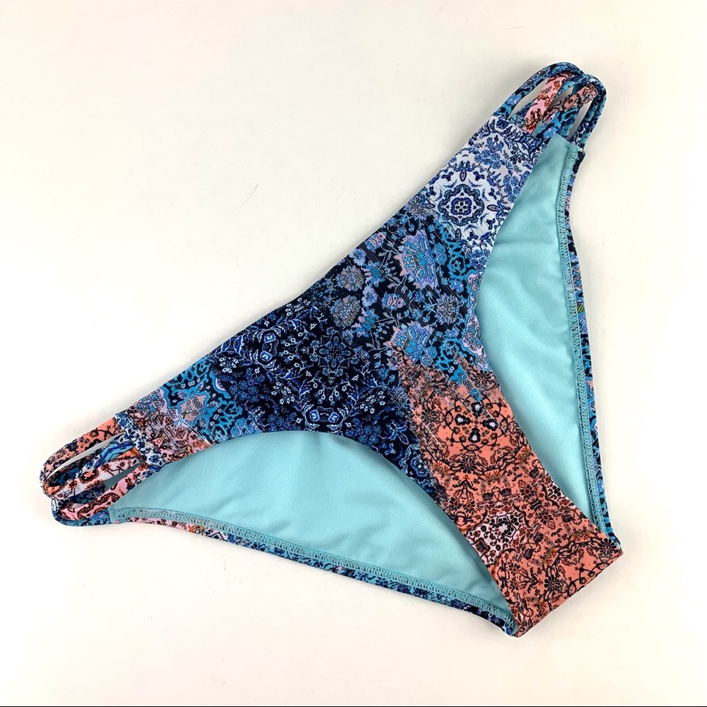 Liquid NWOT Paisley Bikini Bottoms with Criss-Cross Straps at Hips, Medium